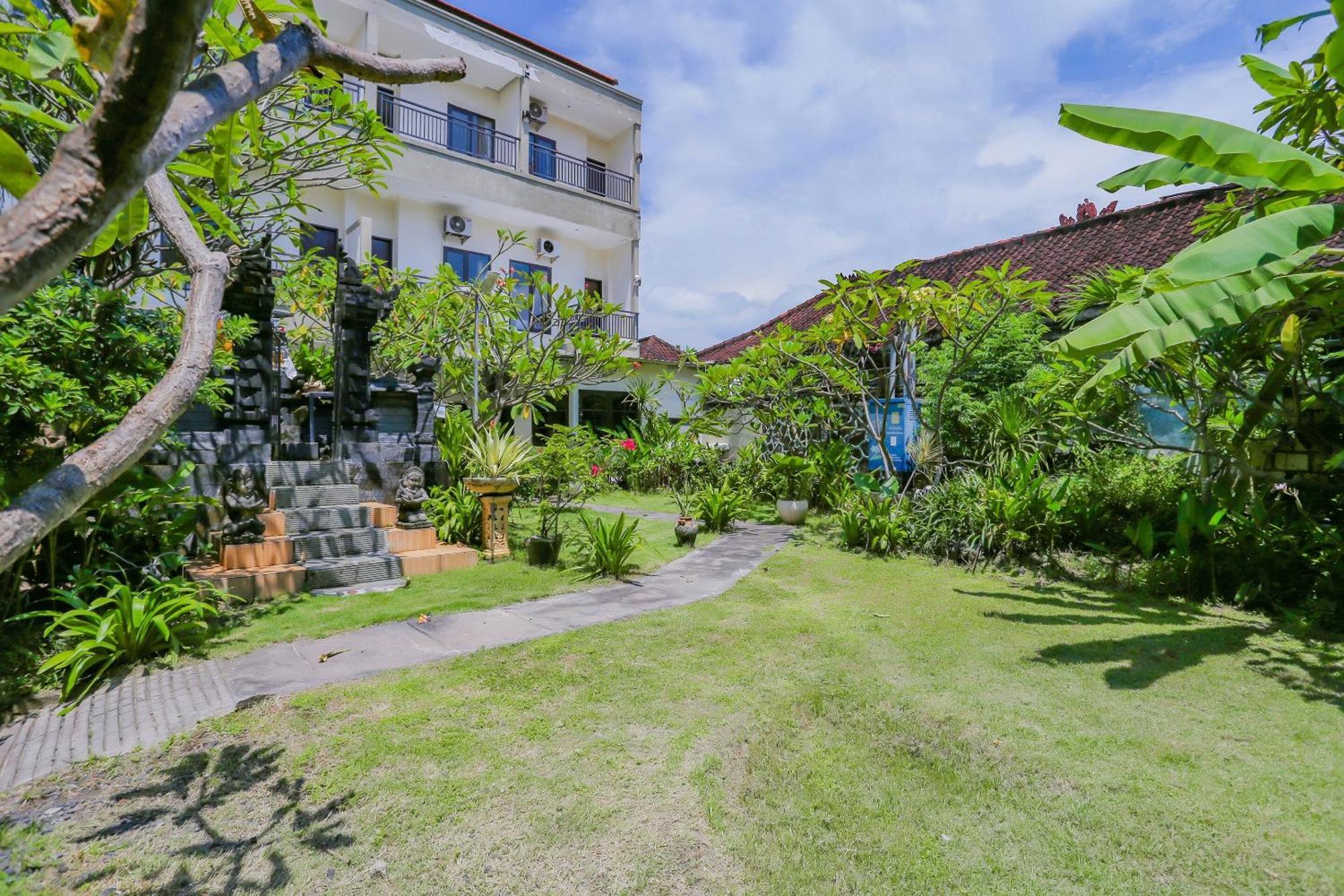 Oyo 4012 Ari Beach Inn Kuta  Exterior photo